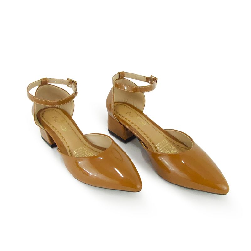 TACONES-MIEL-FOCAL-MUJER